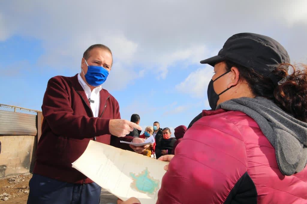 Arturo González reitera apoyo a familias damnificadas en cumbres del Rubí