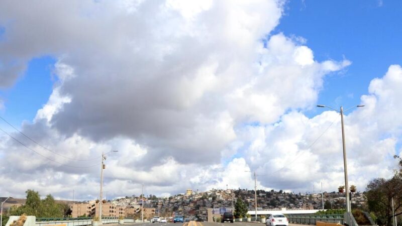 Permanecen chubascos y nublados en Tijuana