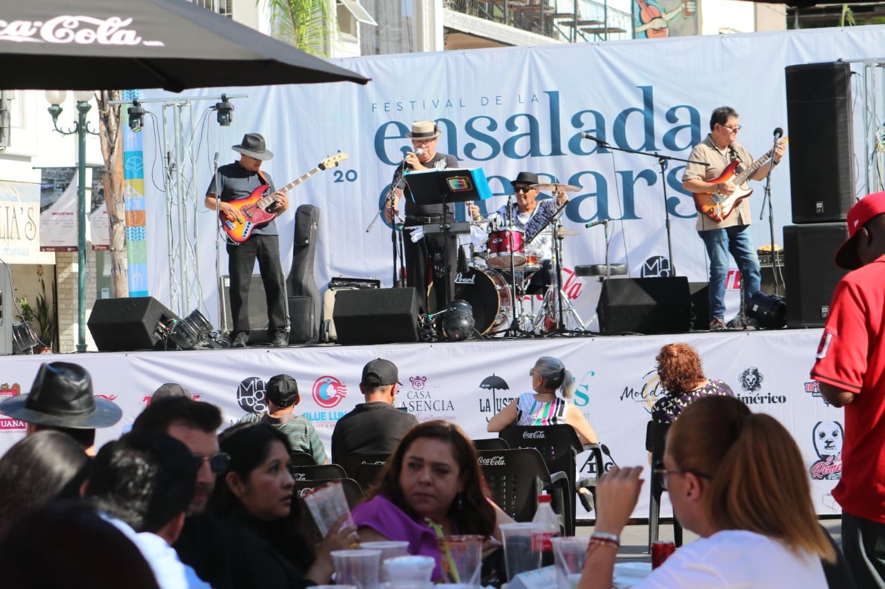 Un éxito el festival de la ensalada Caesar en la Revolución