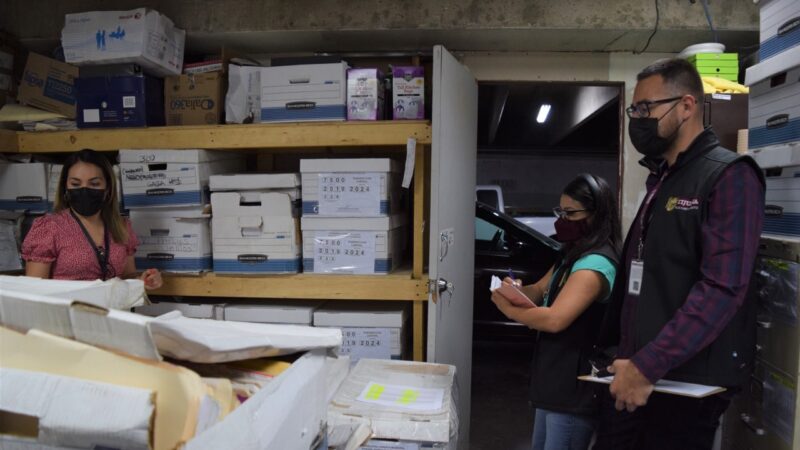 Supervisa Sindicatura Procuradora correcta baja de archivos municipales