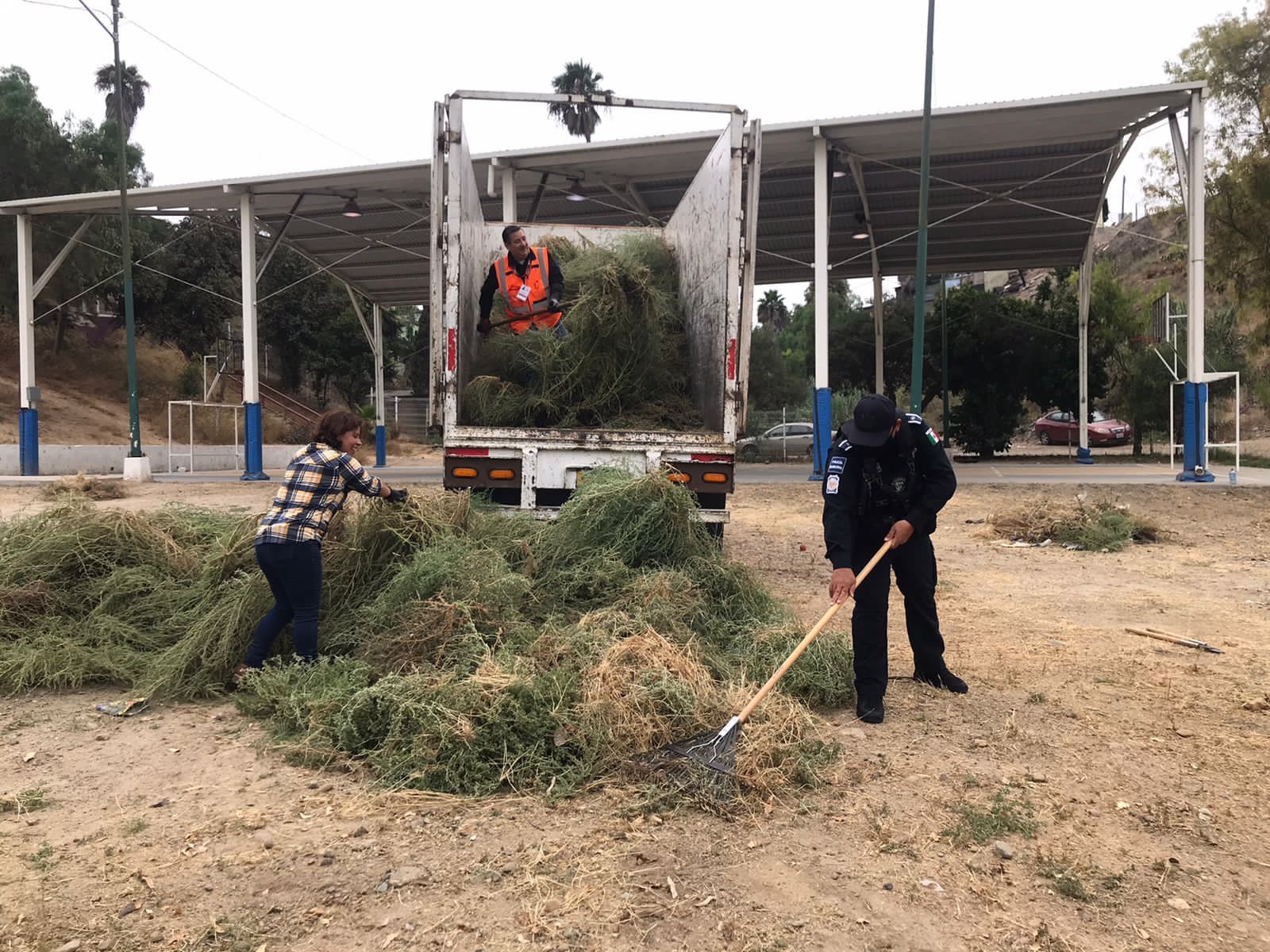 Realiza Policía Municipal jornada de limpieza en escuela pública