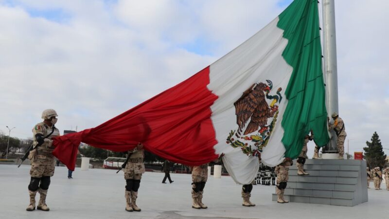 Celebran el CCXI Aniversario del inicio de la Independencia de México con desfile motorizado