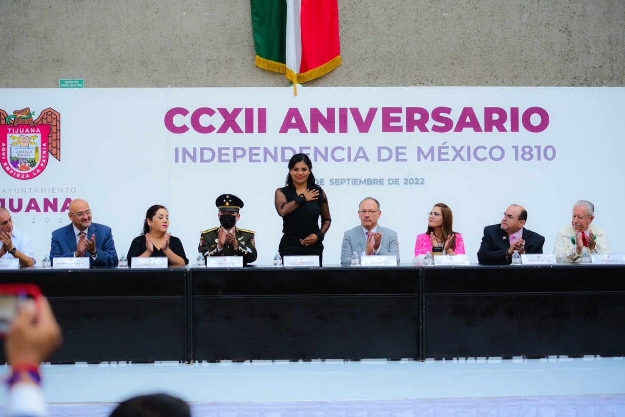 MCR preside ceremonia conmemorativa por el 212 Aniversario de la Independencia de México