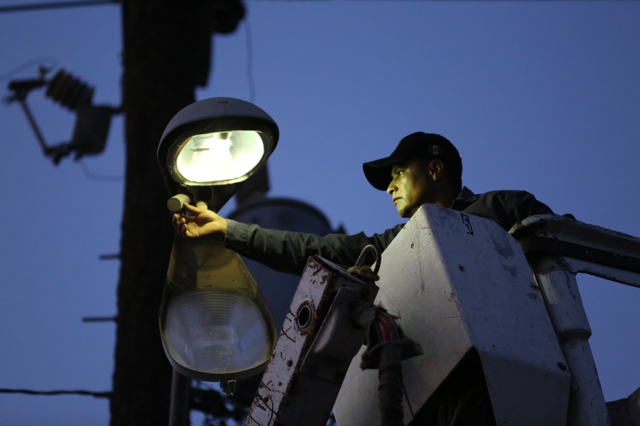 Contemplan instalación de 10 mil 664 luminarias con tecnología les antes de finalizar el año