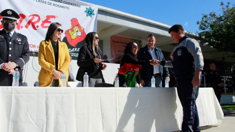 300 alumnos de secundaria Amado Nervo concluyen capacitación de programa D.A.R.E.