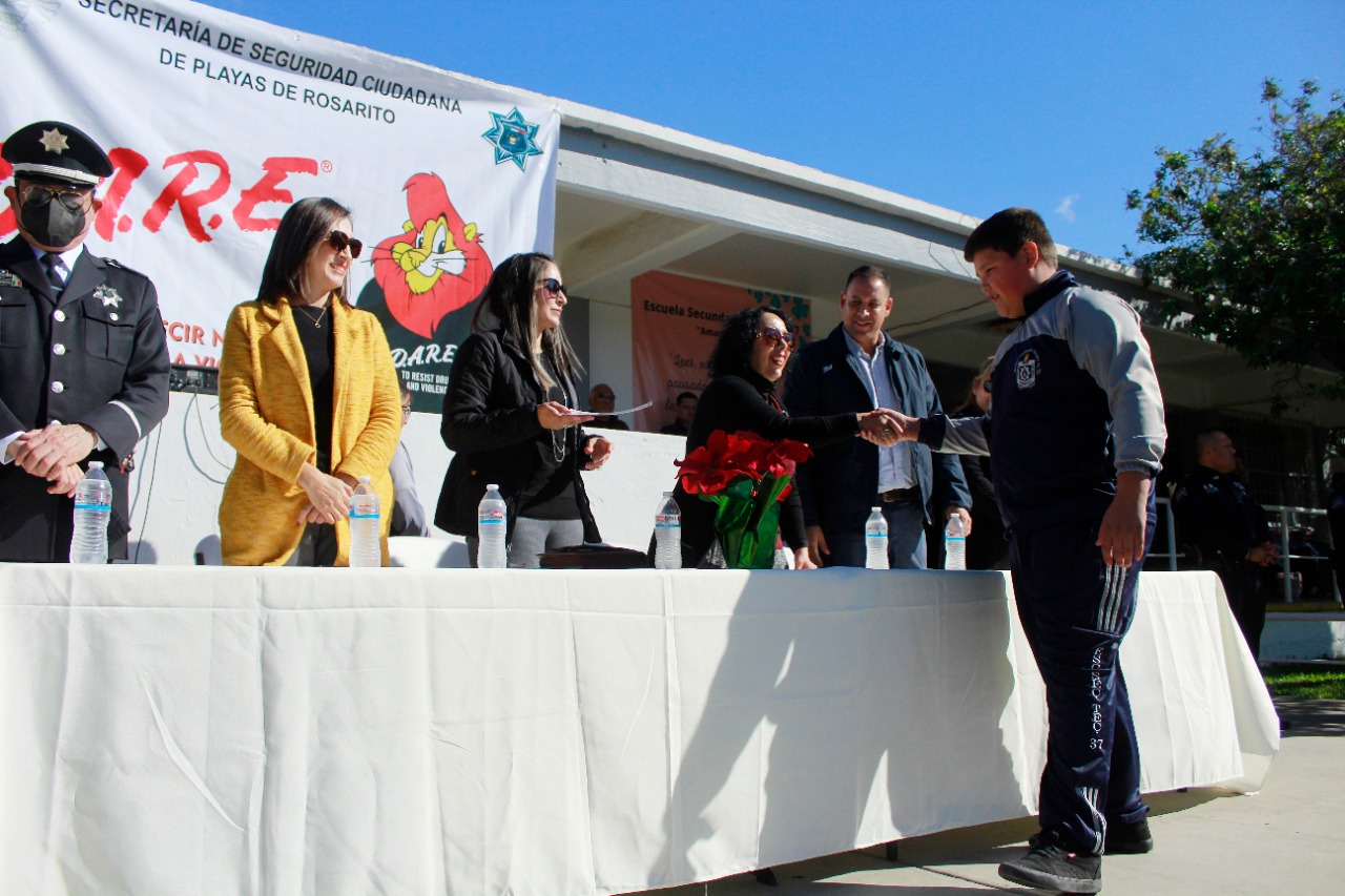 300 alumnos de secundaria Amado Nervo concluyen capacitación de programa D.A.R.E.