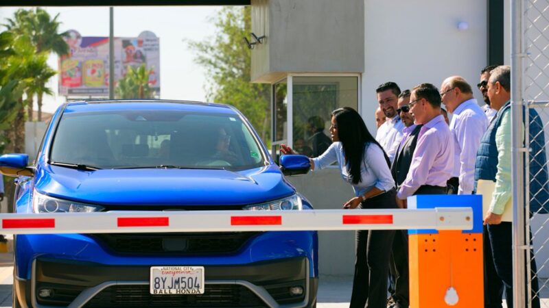 Alcaldesa inaugura la tercera caseta de pases de cruce ágil a usuarios de servicios médicos y turismo de negocios