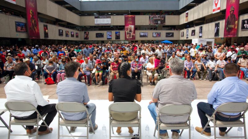 Entrega alcaldesa de Tijuana, Montserrat Caballero, permisos a comerciantes ambulantes