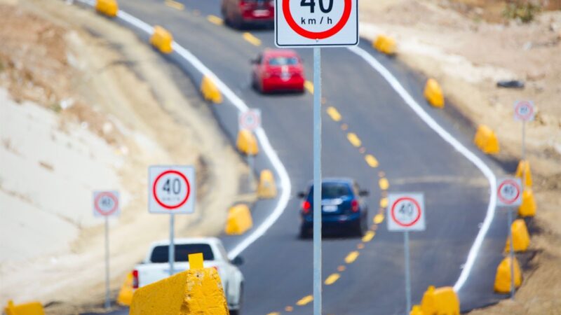 Circulan nuevamente los vehículos por el terraplén en Puente Los Olivos