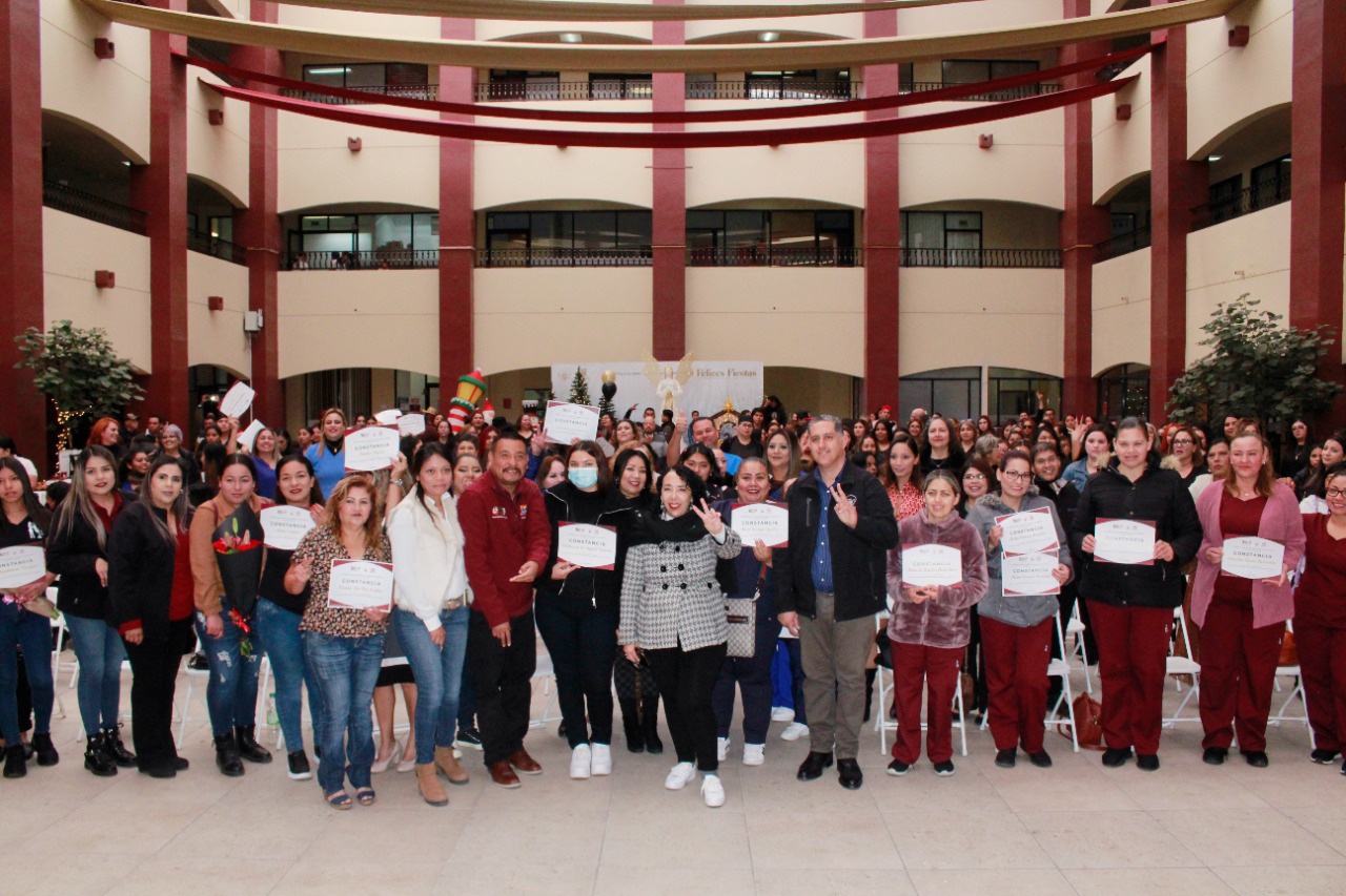 Se gradúan 241 alumnos de los talleres del Sistema DIF Rosarito