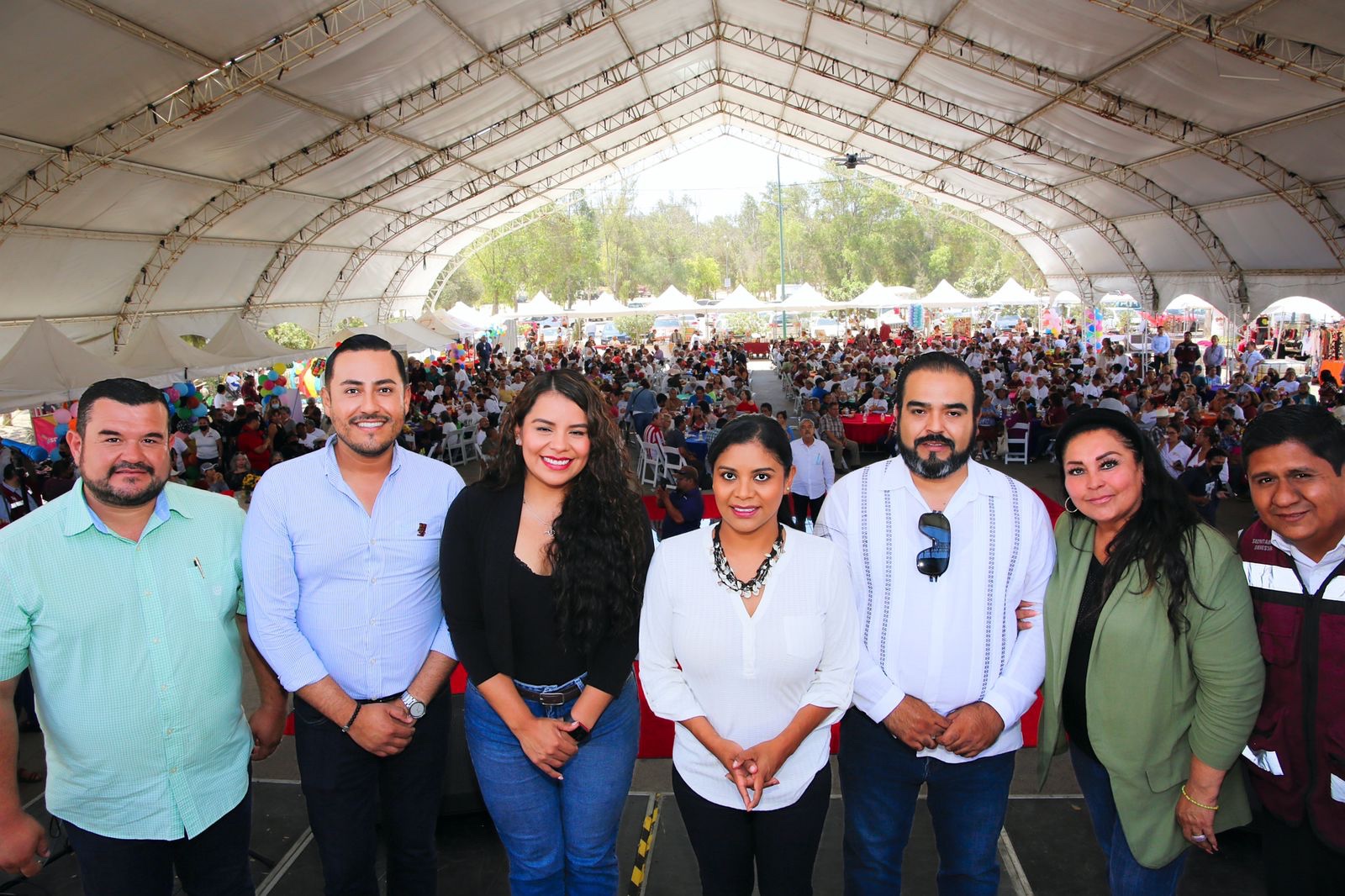 Festejan a más de mil abuelos y abuelas de Tijuana