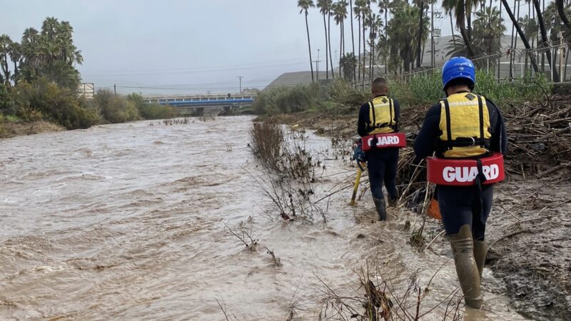 Notifican zonas incomunicadas por creciente de arroyos en Rosarito