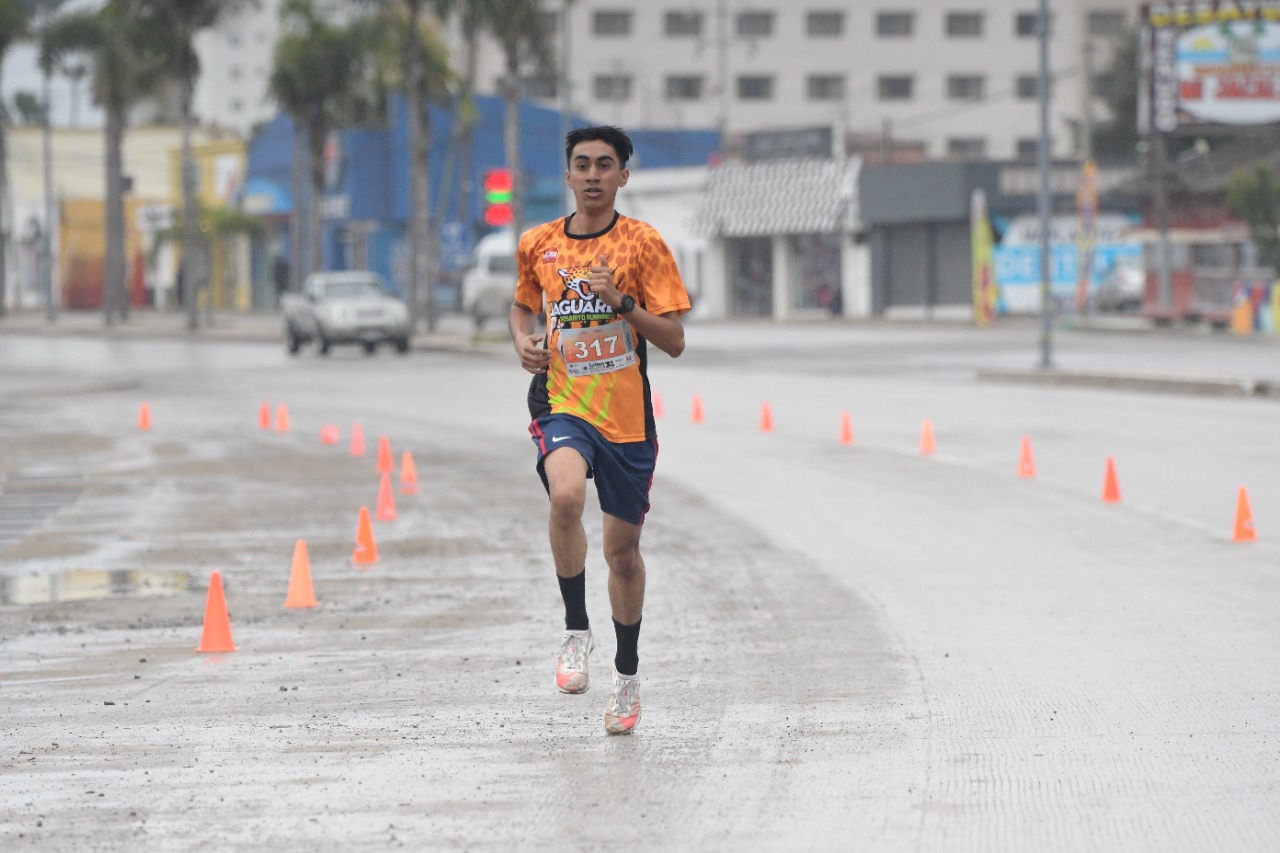 Participan decenas de elementos municipales en Carrera Atlética 3KM de Rosarito