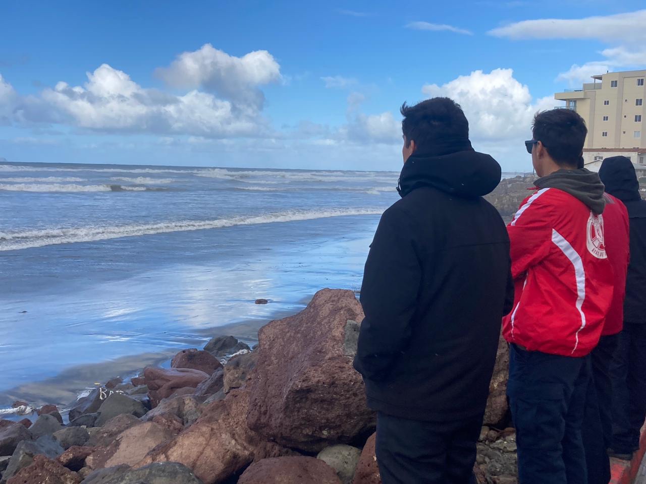 Exhortan a no realizar actividades en la playa por marea alta