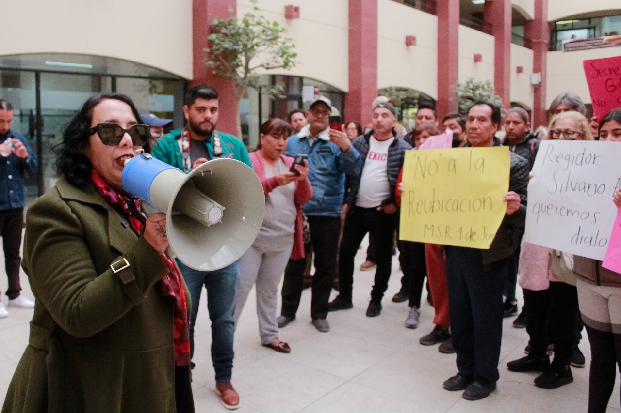 Escucha Araceli Brown peticiones de miembros del grupo de sobre ruedas “4 de Julio”