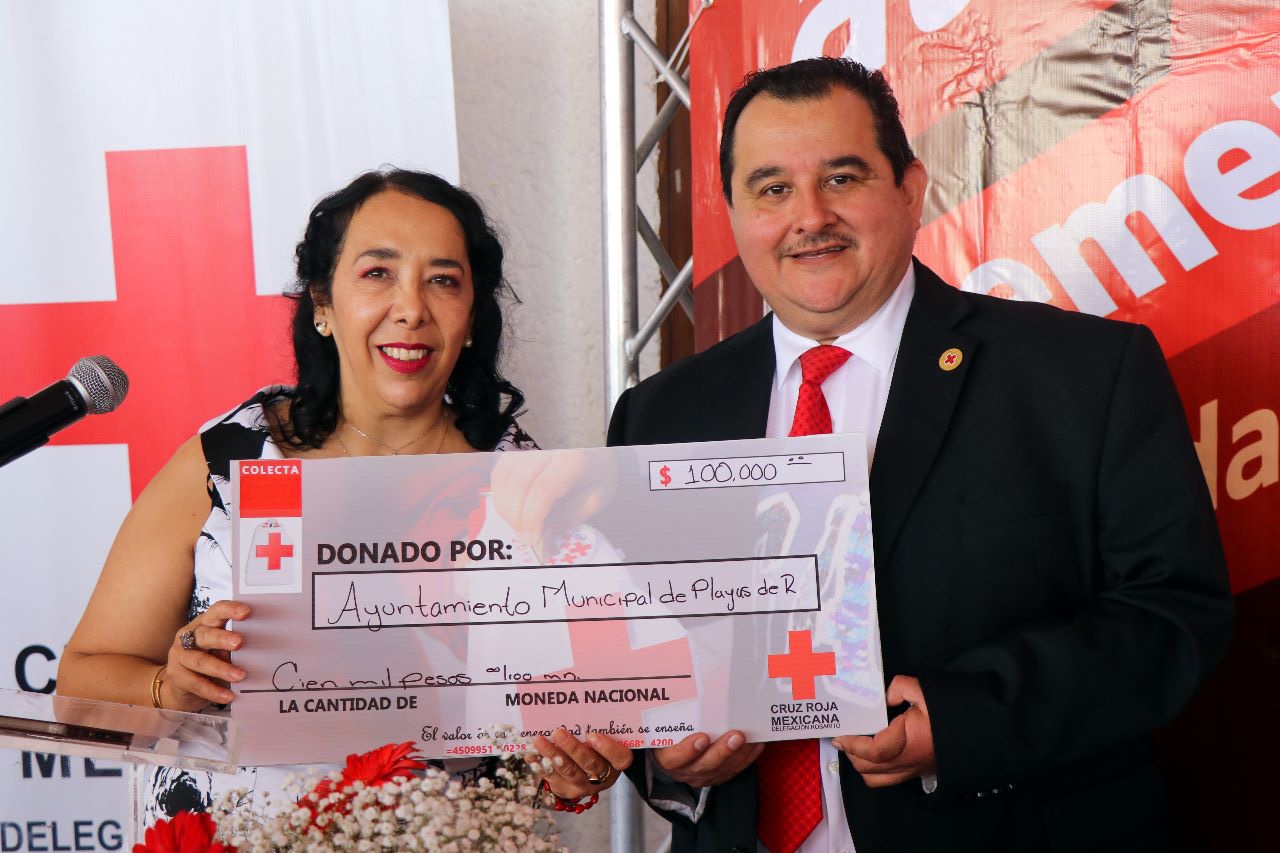 Presidente Municipal de Playas de Rosarito entrega donativos a la Cruz Roja Mexicana