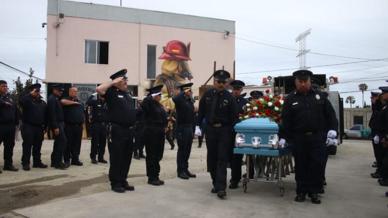 Rinden Bomberos homenaje póstumo al capitán Herculano Galdeán Alvarado