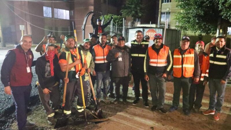 BRINDA AYUNTAMIENTO ATENCIÓN A VECINOS DE LA MESA CON BACHEO NOCTURNO