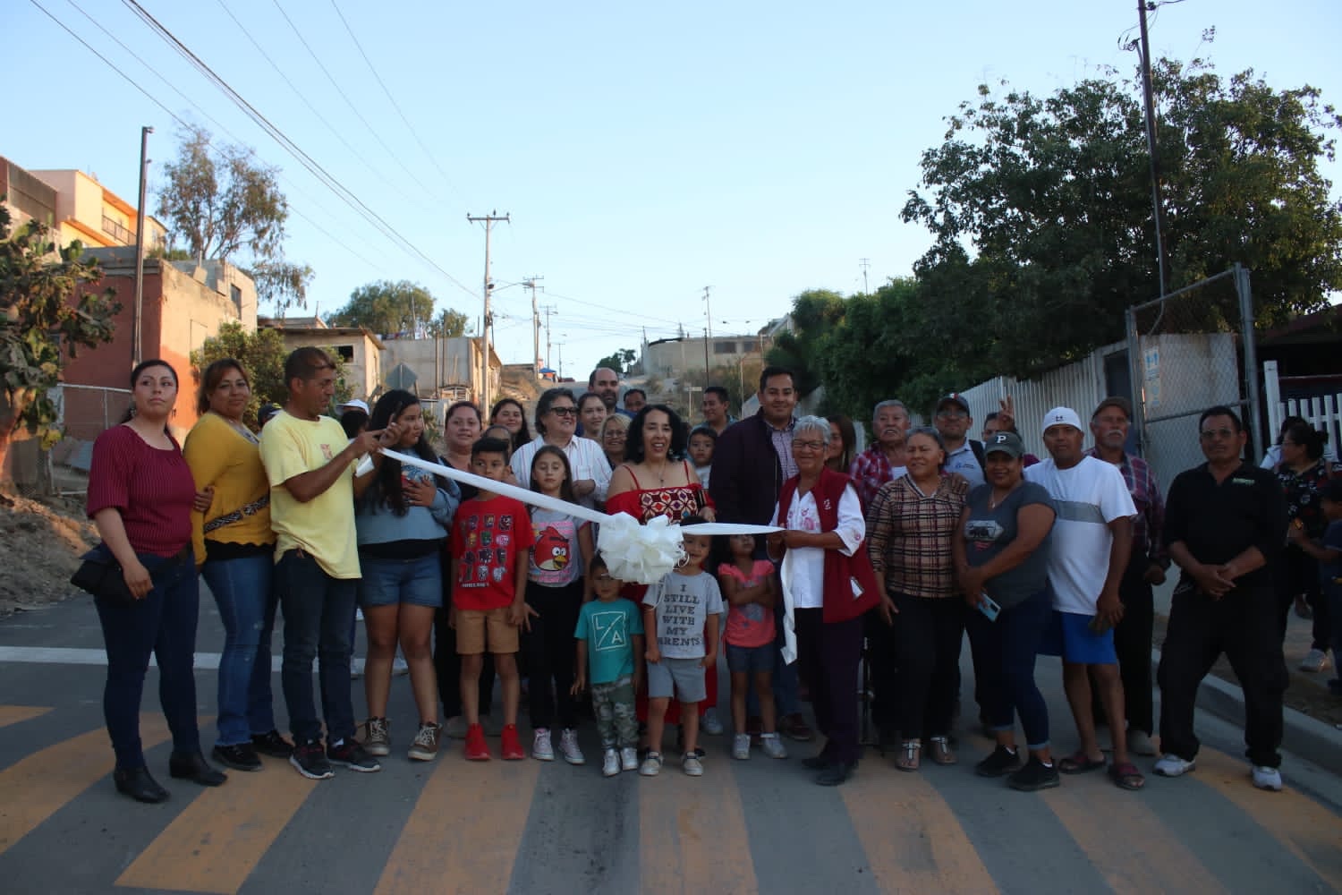 Inaugura Araceli Brown calles pavimentadas con asfalto en Cumbres del Mar y Villa Bonita