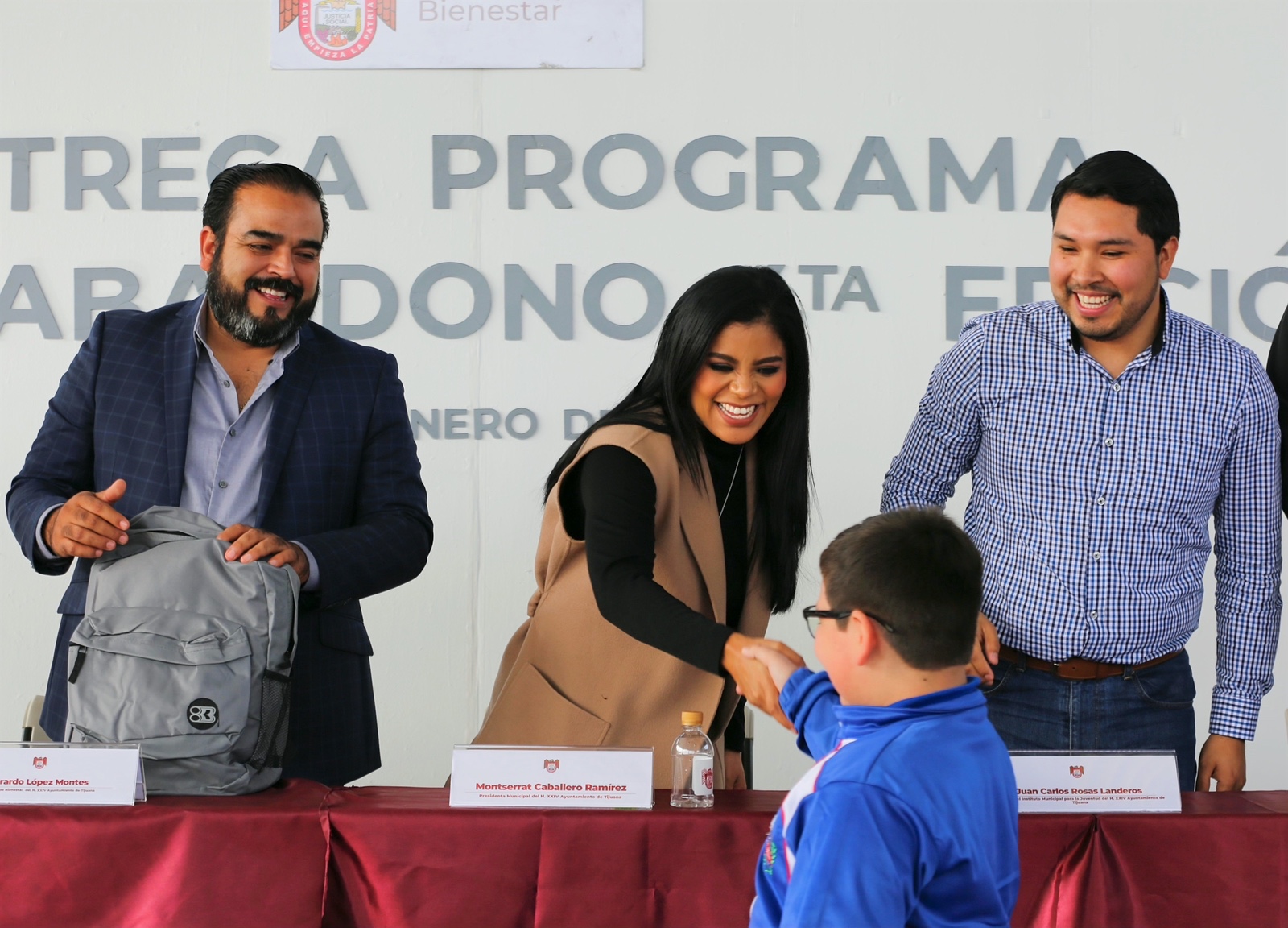 Benefician a estudiantes tijuanenses con mochilas