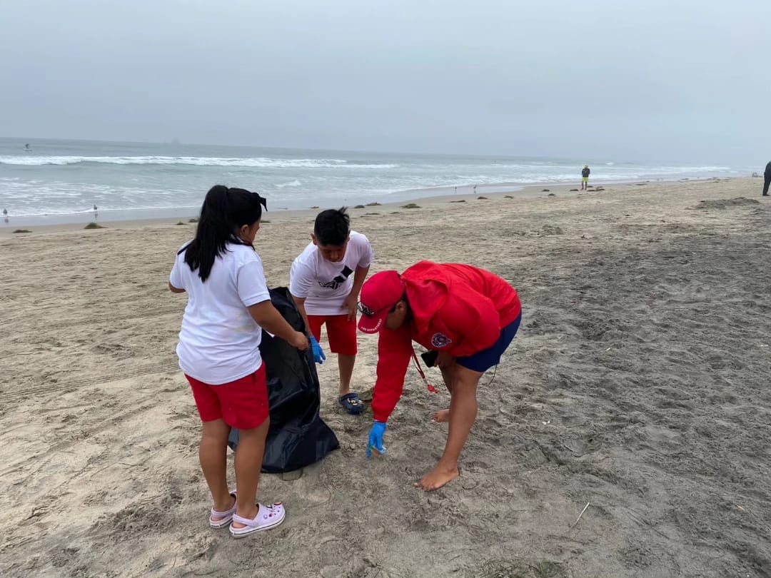 Niños del Campamento de Verano 2023 en Playas de Rosarito se unen en jornada de limpieza