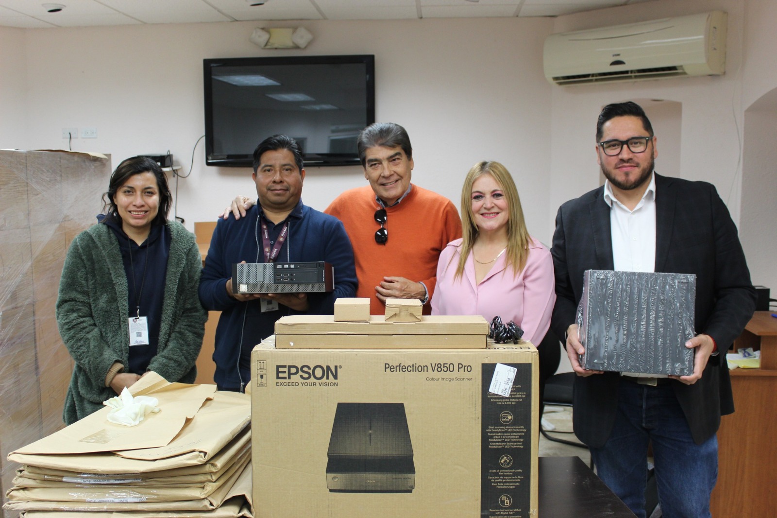 Recibe IMAC Tijuana donativo de escanees para digitalización de hemeroteca