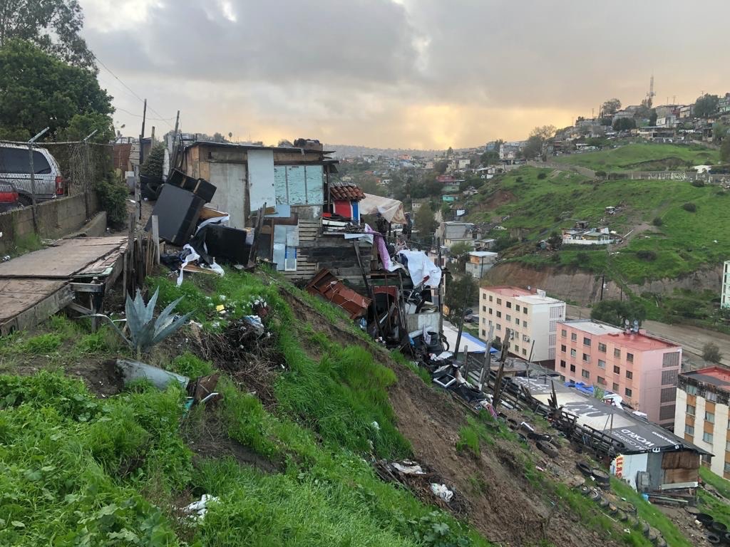 Notifica Protección Civil Tijuana a 29 familias por alto riesgo en Infonavit Latinos