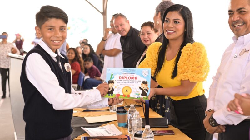 “ME COMPROMETO EN AYUDAR A LA PRIMARIA ESCUADRÓN 201 PARA QUE SIGA DANDO COMO FRUTO ALUMNOS DESTACADOS”: MCR