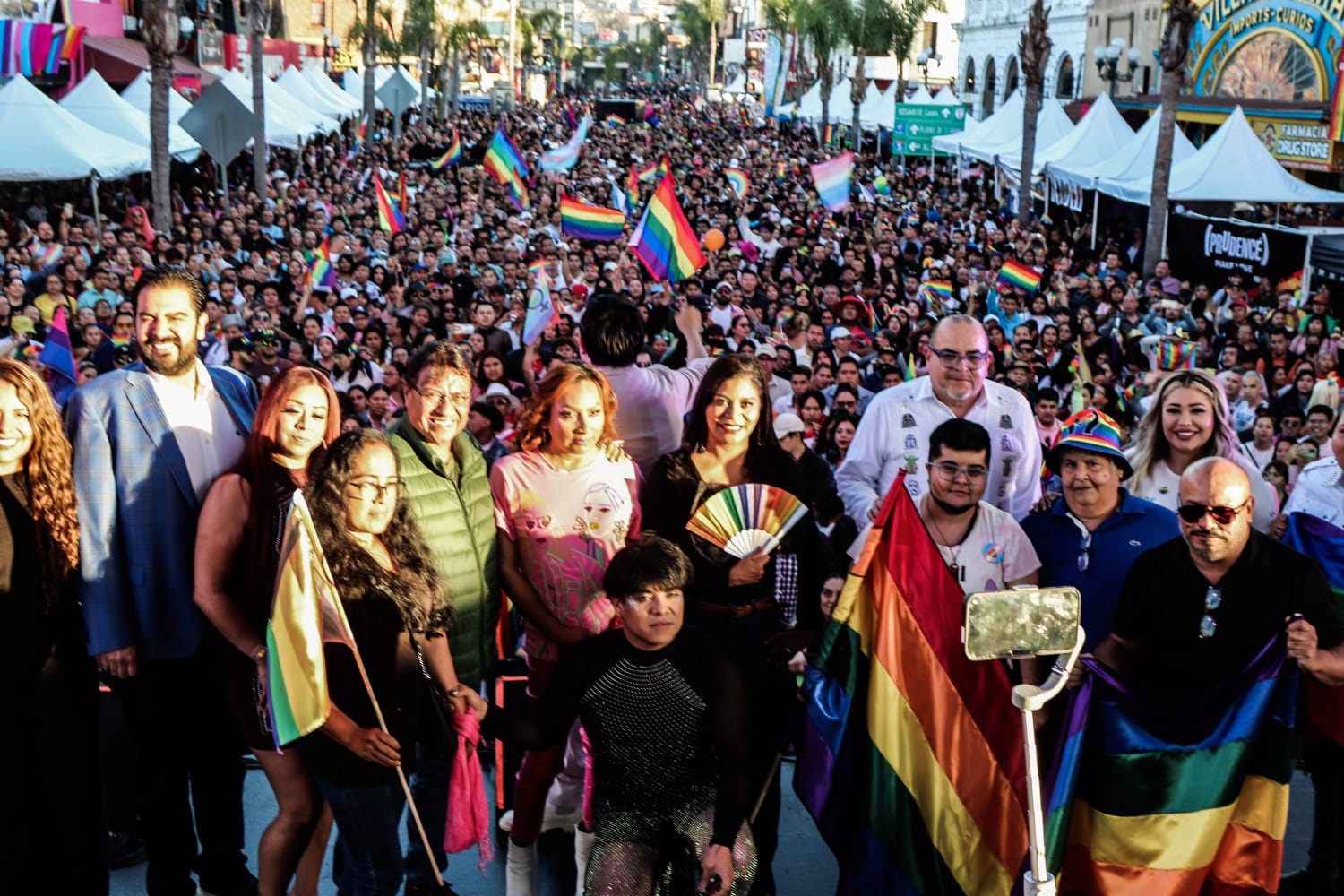 En Tijuana se puede andar con quien le de la gana: Montserrat Caballero en marcha del Orgullo LGBTTTIQ+