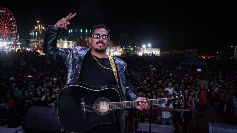 Grupo musical Punto Tres debuta con éxito en Feria Rosarito 2023