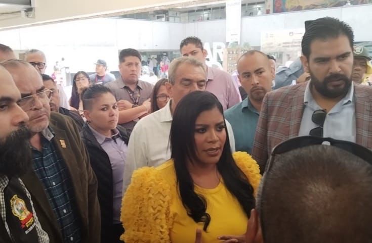 Responsabilidades de las Oficinas de los Burócratas en palacio municipal las resuelve la Alcaldesa, Montserrat Caballero Ramírez y El Oficial Mayor