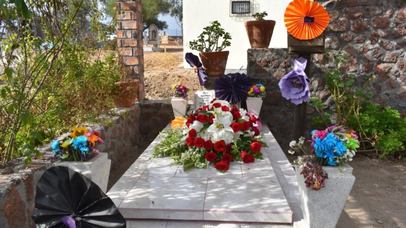 Otorga Gobierno de Rosarito permisos para venta de flores y alimentos para el Día de Muertos