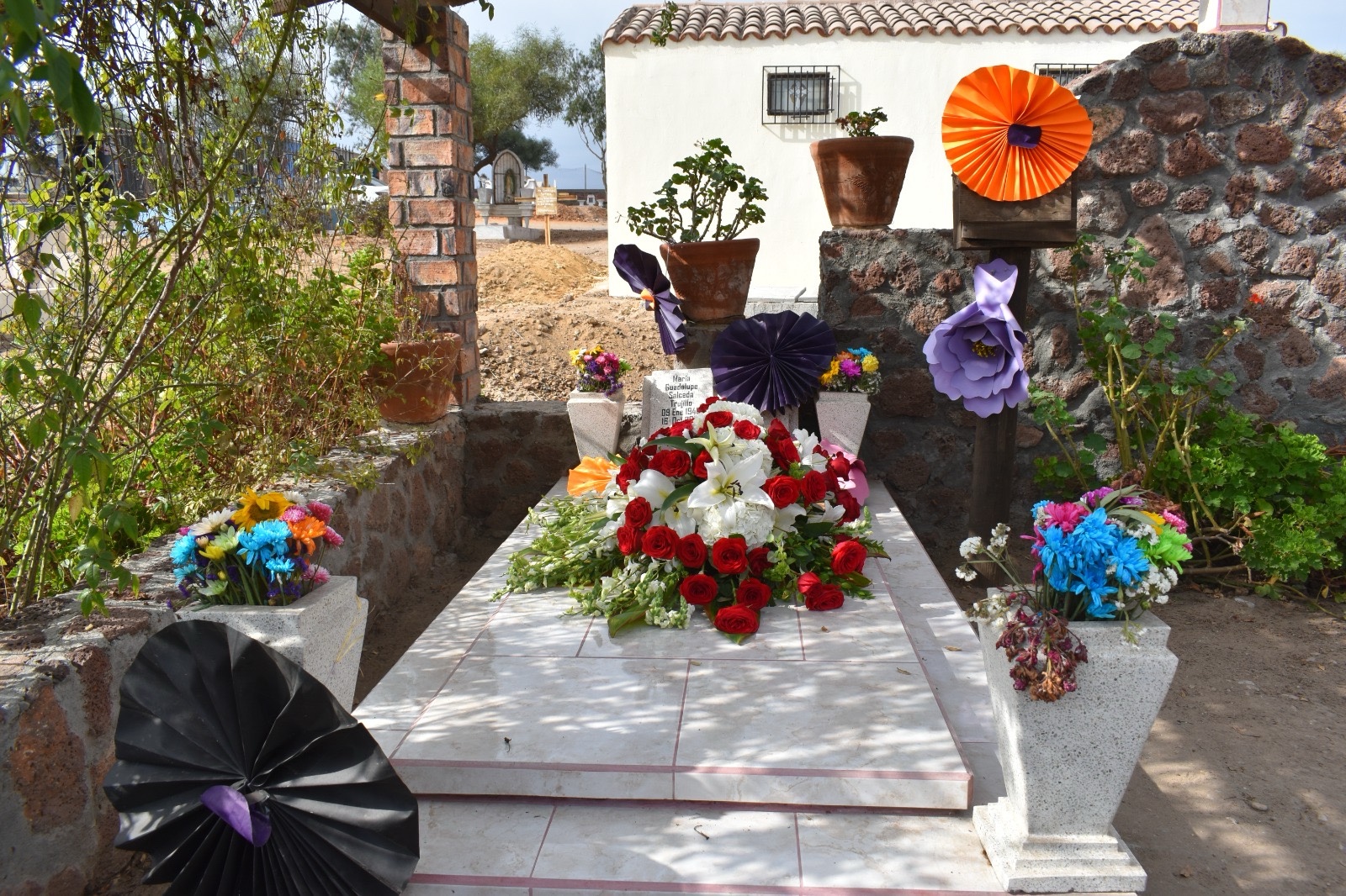 Otorga Gobierno de Rosarito permisos para venta de flores y alimentos para el Día de Muertos