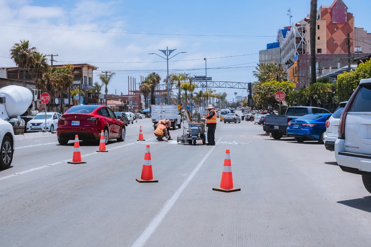 Gobierno de Rosarito intensifica limpieza en bulevares principales