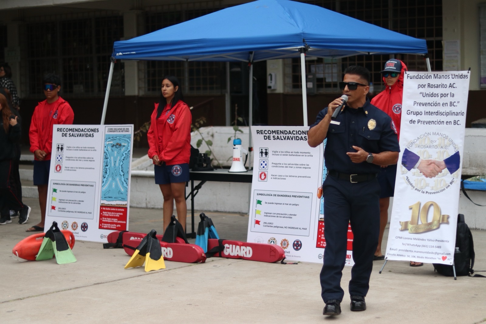 Capacitación de seguridad en el mar para estudiantes en Rosarito