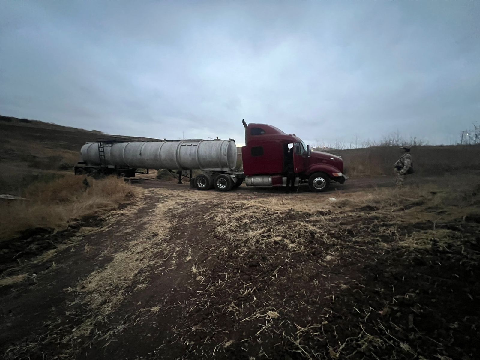 Encuentran pipa de combustible abandonada en Rosarito