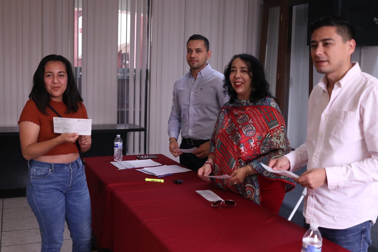 Entrega de Estímulos Económicos a Emprendedoras en Rosarito