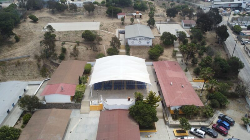 Construcción de techumbre en Secundaria No. 13 de Rosarito