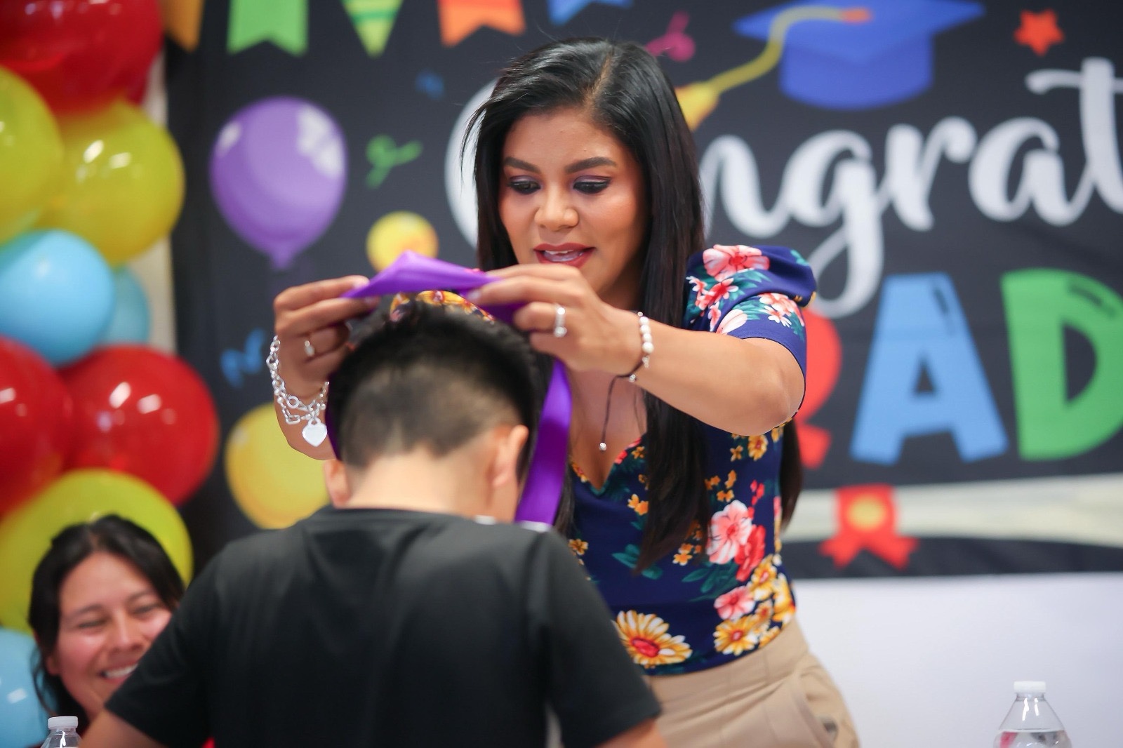 Alcaldesa de Tijuana reconoce labor educativa de ZN Red en ceremonia de graduación