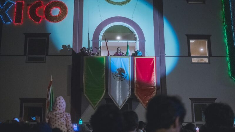 Alejandra Padilla lidera el Grito de Independencia en Rosarito