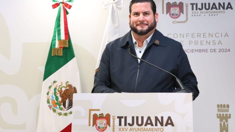 DESEA ALCALDE ISMAEL BURGUEÑO RUIZ UN 2025 DE FELICIDAD Y PROSPERIDAD A LAS FAMILIAS TIJUANENSES