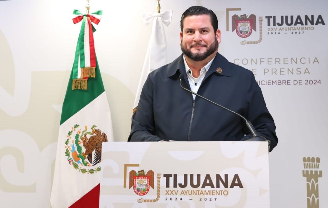 DESEA ALCALDE ISMAEL BURGUEÑO RUIZ UN 2025 DE FELICIDAD Y PROSPERIDAD A LAS FAMILIAS TIJUANENSES