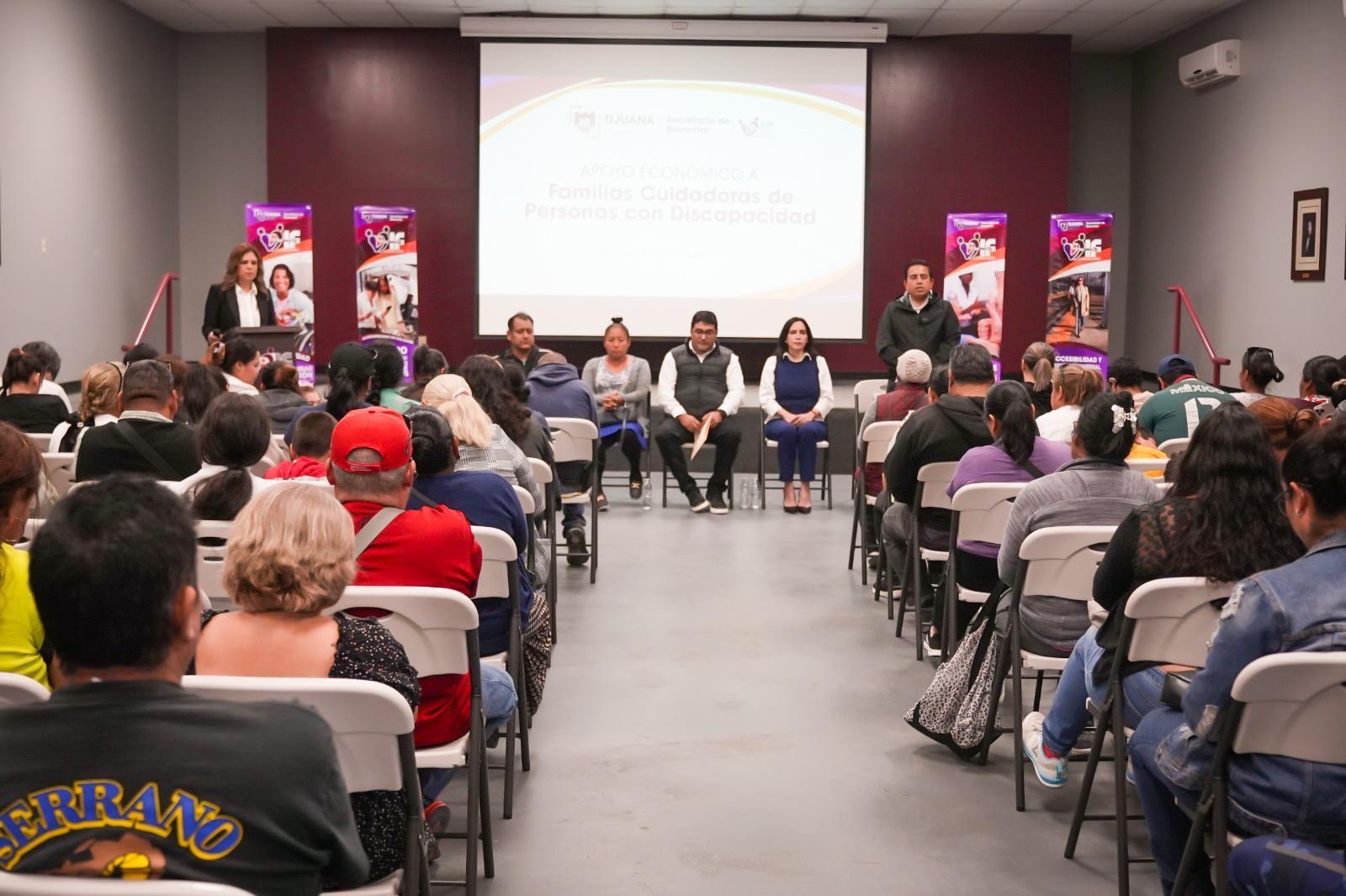 Entregan apoyos a cuidadores de personas con discapacidad en Tijuana