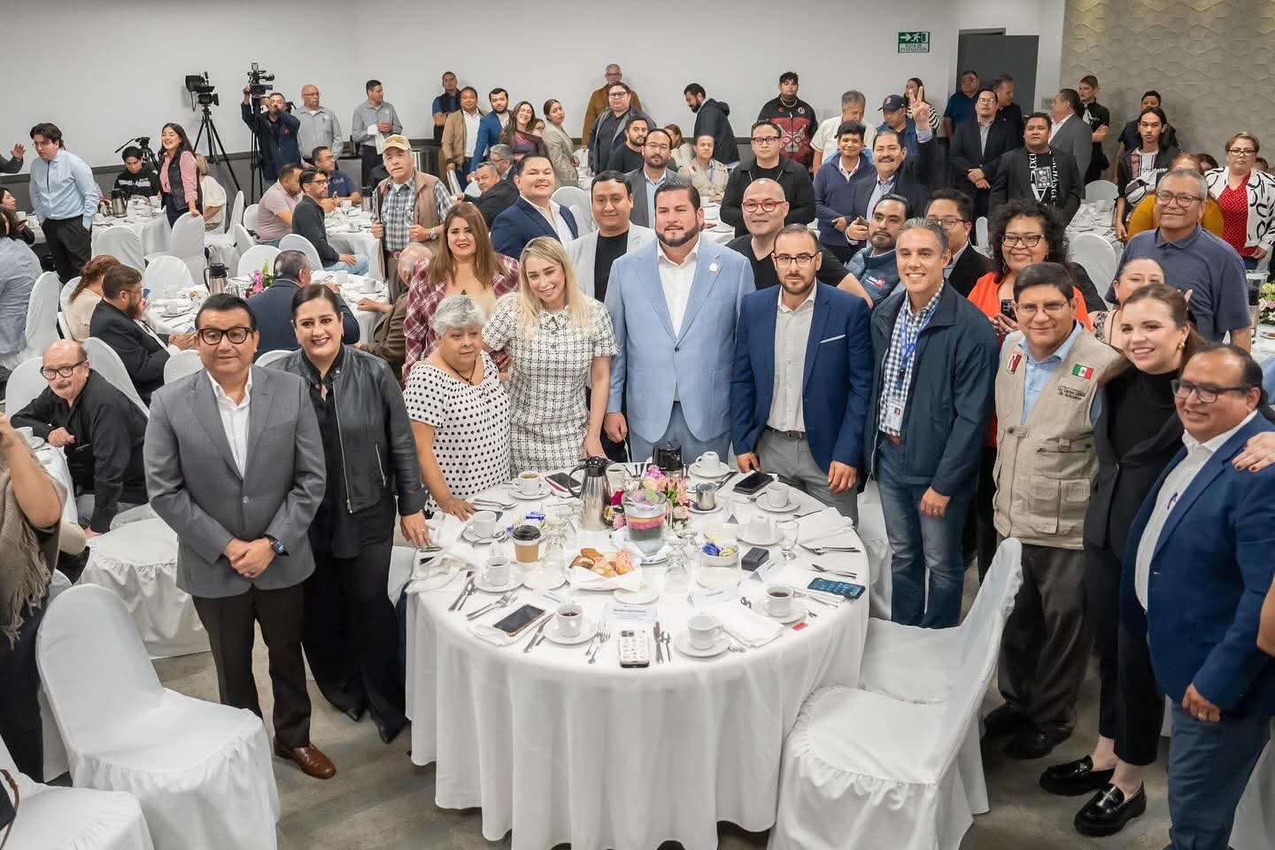 Alcalde Ismael Burgueño Festeja A Reporteros Por El Día De La Libertad De Expresión.