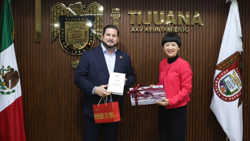 Recibe Ismael Burgueño visita de la Cónsul General de la República Popular China en Tijuana, Fu Xinrong