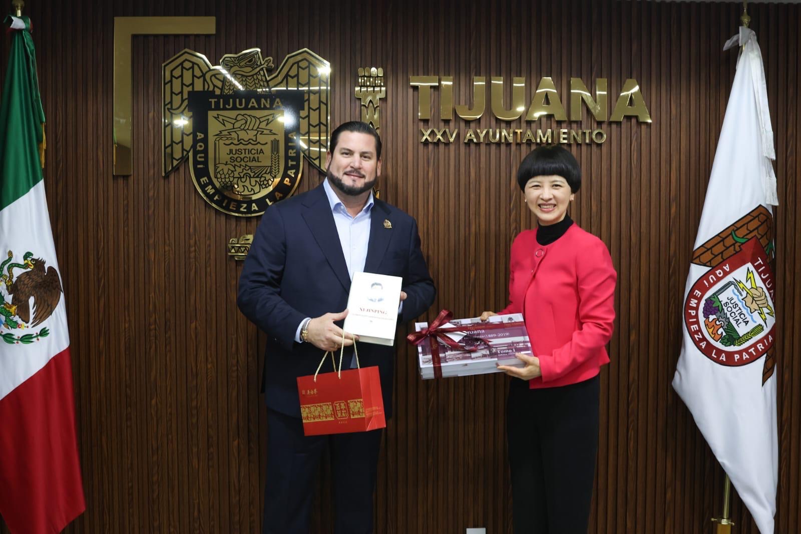 Recibe Ismael Burgueño visita de la Cónsul General de la República Popular China en Tijuana, Fu Xinrong