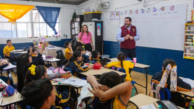 Entrega Ismael Burgueño reconocimientos del programa D.A.R.E en beneficio de estudiantes de primaria y secundaria
