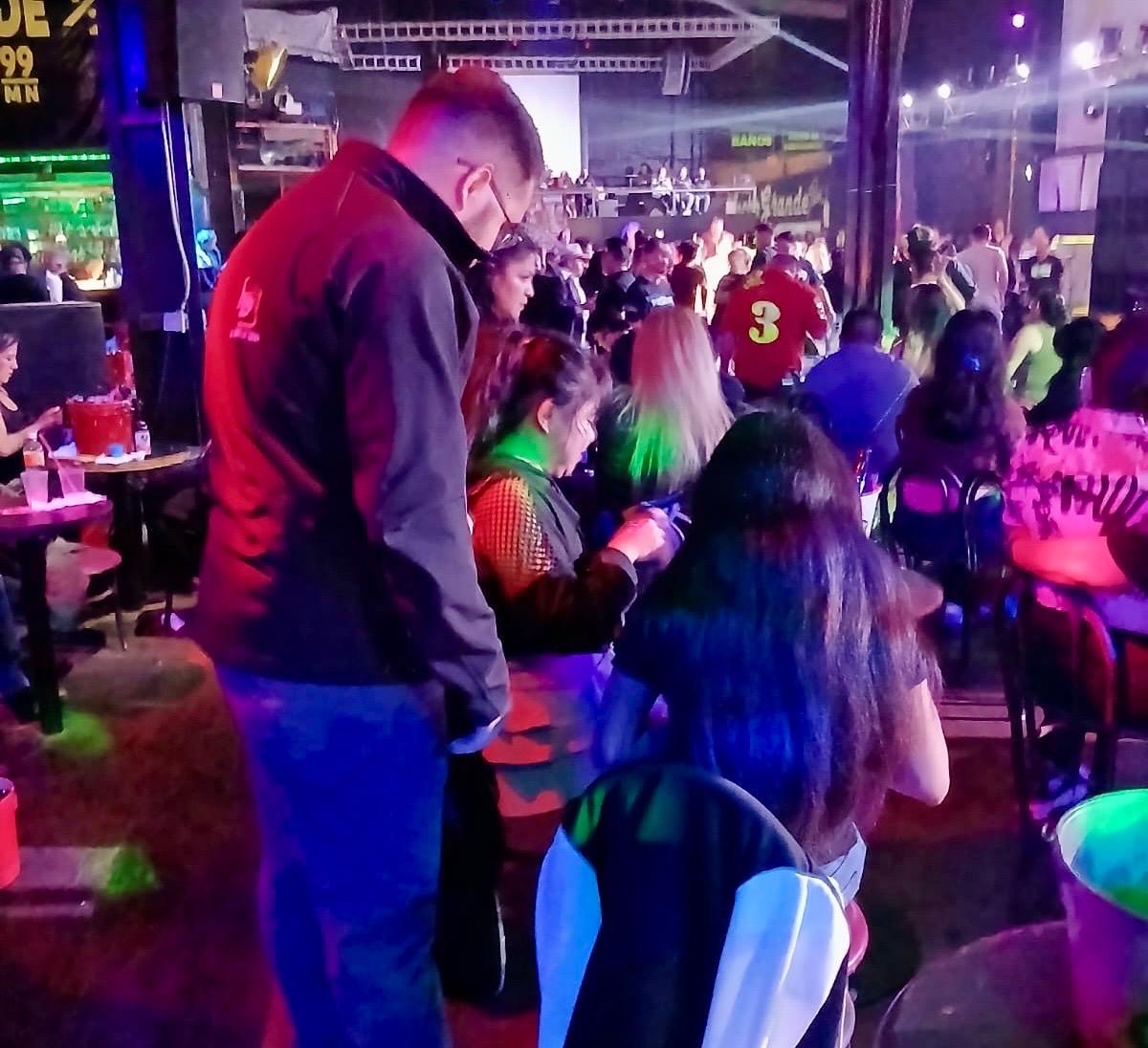 Continúan operativos nocturnos en establecimientos para prevenir el consumo de alcohol en menores de edad