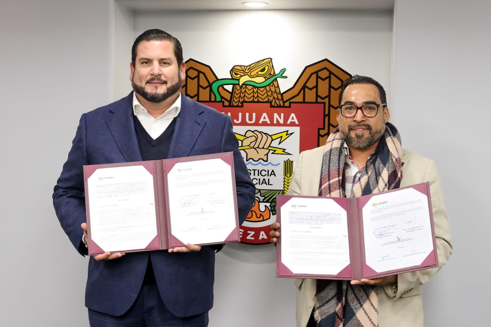 Suscribe Ismael Burgueño convenio de colaboración con Unipac para el impulso de proyectos educativos