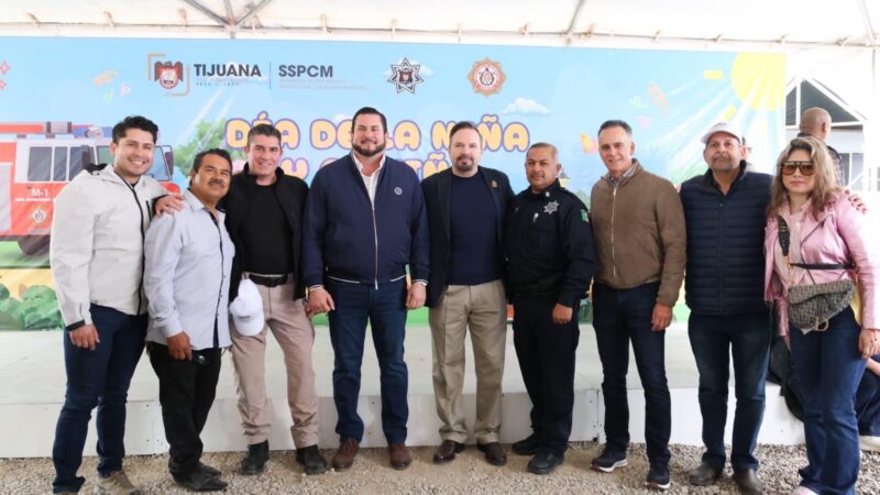 Convive Ismael Burgueño con niñas y niños en festejo organizado por la Secretaría de Seguridad y Protección Ciudadana Municipal